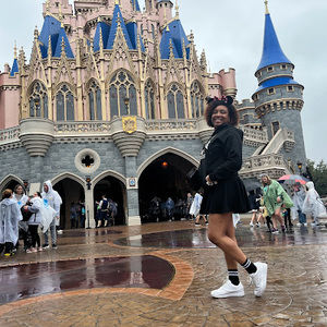 Meet your Posher, Dayana